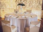 Esküvői székszoknya dekoráció  cappucino spandex székszoknyával krém elasztikus csipke pánttal
