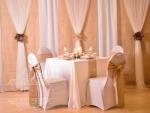 Esküvői székszoknya dekoráció sűrűn szőtt juta szalaggal vintge stílusban