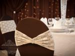Krém elasztikus csipke pánt beletűzött srassz csattal csokoládé barna spandex székszoknyán